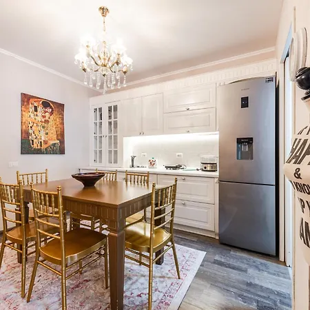 Sisi's Luxury Grand Park Of *