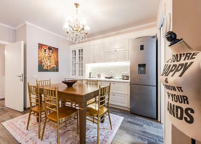 Sisi's Luxury Grand Park Of *