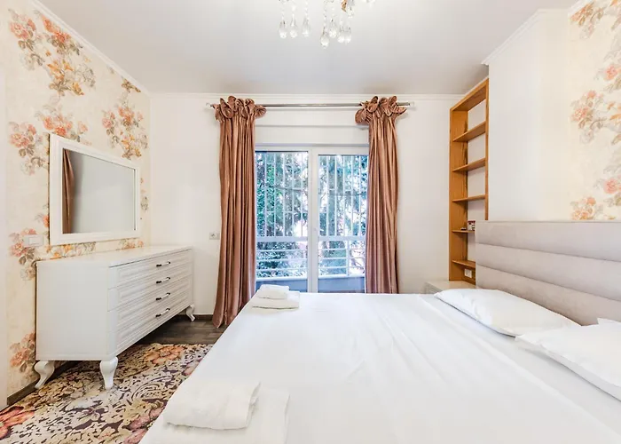 Sisi's Luxury Grand Park Of * Tirana