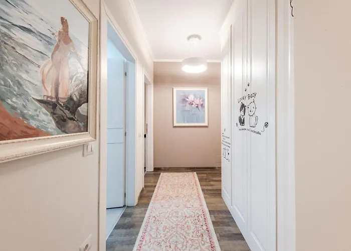 Sisi's Luxury Grand Park Of * Tirana