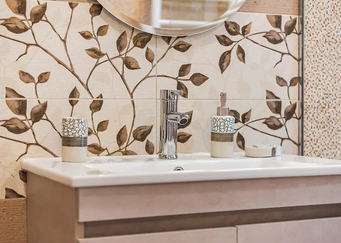 Sisi's Luxury Grand Park Of * Tirana